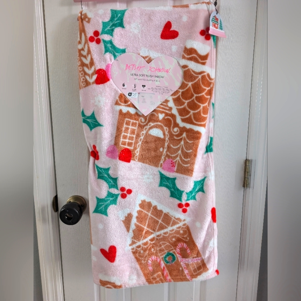 NEW Betsey Johnson Christmas Gingerbread House Plush Throw Blanket